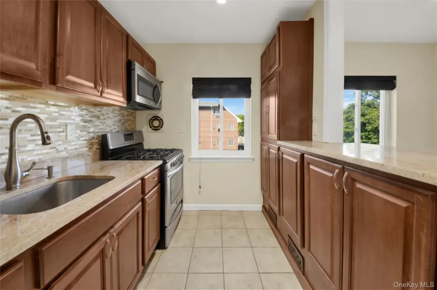 838 Pelhamdale Avenue #2P, New Rochelle, NY 10801 - #3