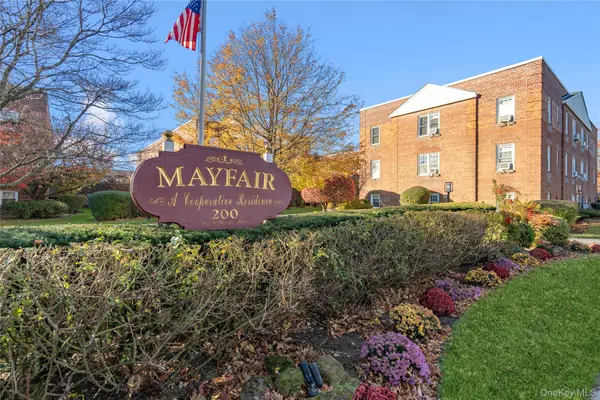 200 N Village Avenue #100, Rockville Centre, NY 11570