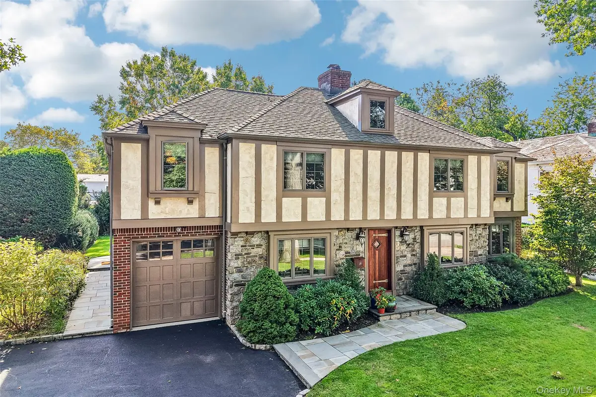 14 Huntington Road, Garden City, NY 11530 - #1