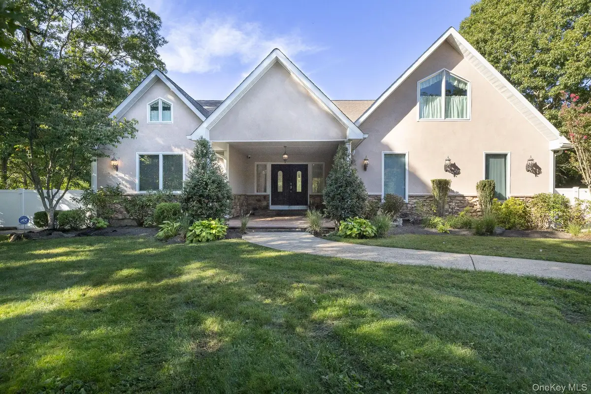 37 W Woodside Avenue, Patchogue, NY 11772 - #1
