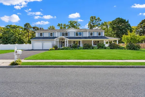 12 Brooktree Court, Bohemia, NY 11716