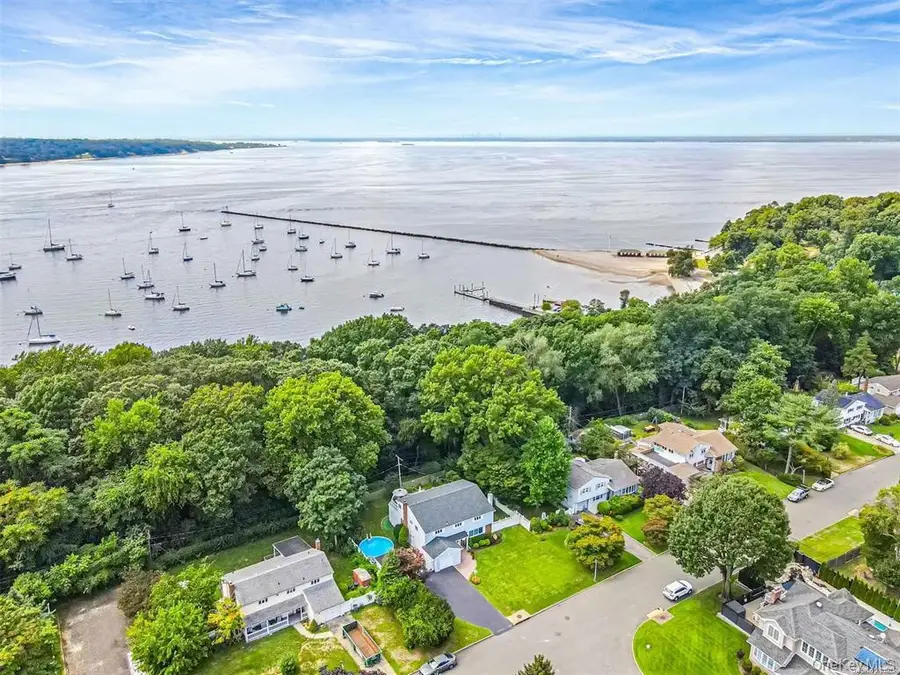 23 Barry Drive, Glen Cove, NY 11542 - #3