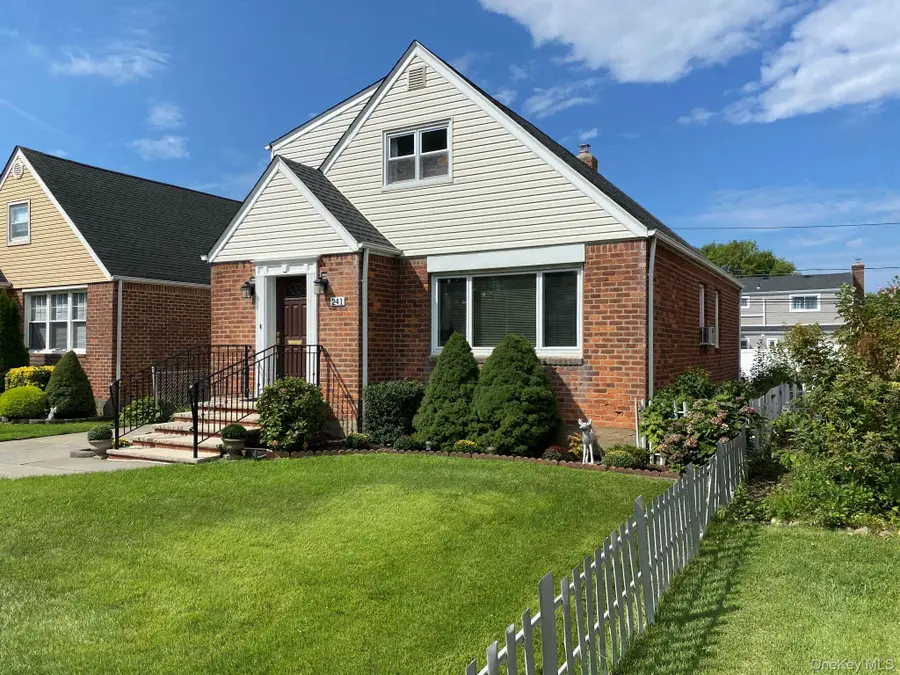 241 Whitehall Road S, Garden City, NY 11530 - #2