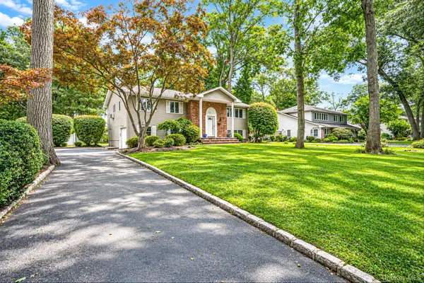 3 Oasis Place, East Northport, NY 11731