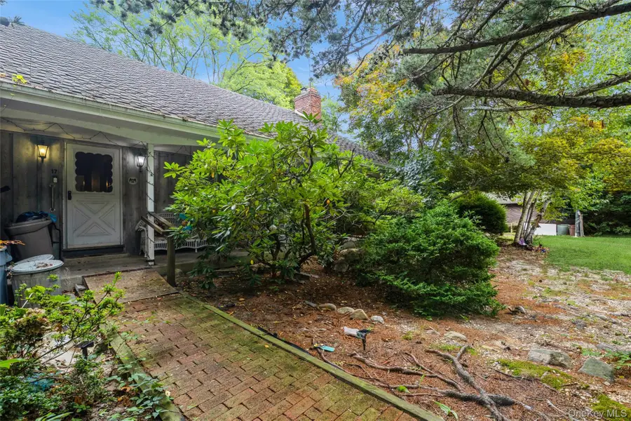 17 Washington Avenue, Holtsville, NY 11742 - #2
