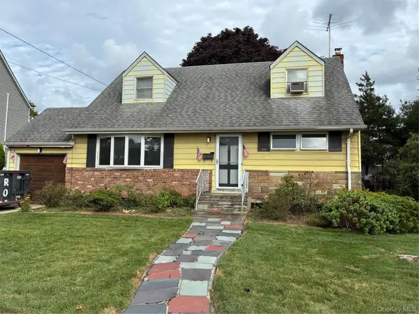 933 Maple Lane, East Meadow, NY 11554