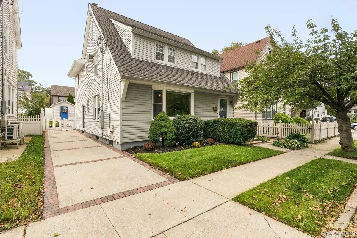 30 Astor Place, Williston Park, NY 11596 - #1