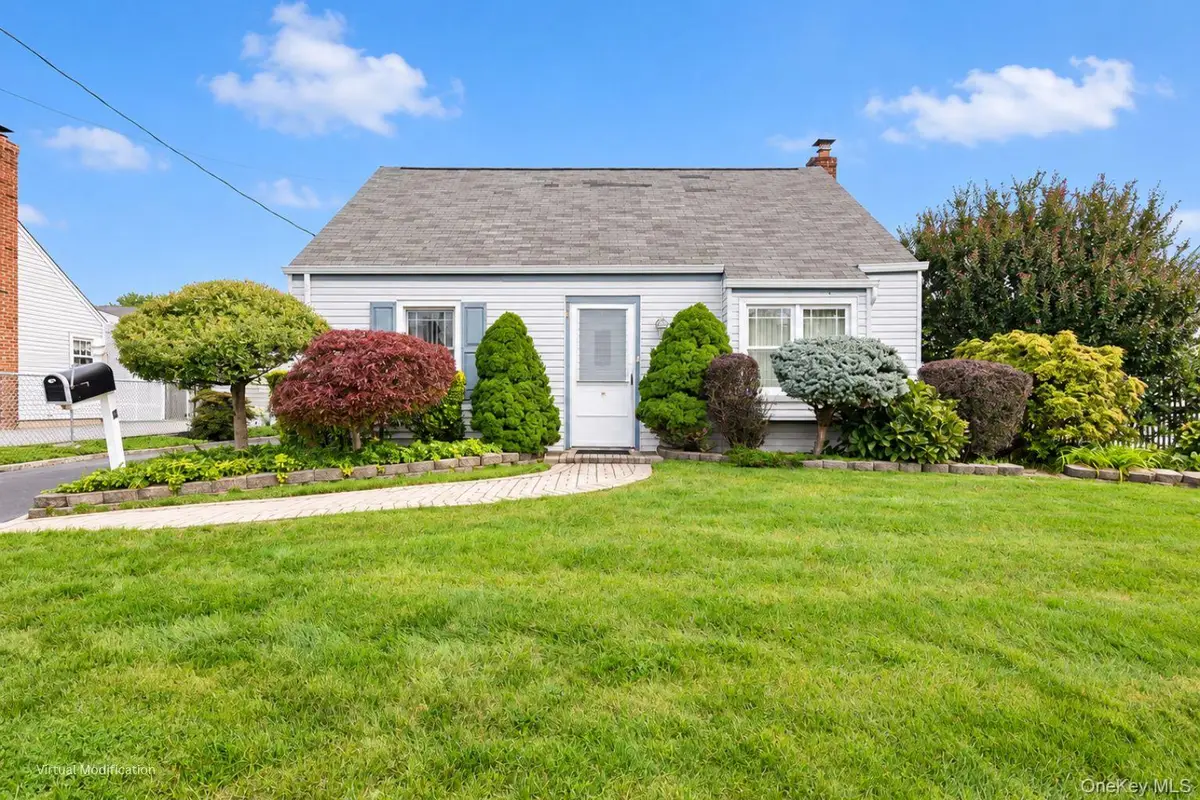 8 Park Circle N, Farmingdale, NY 11735 - #1