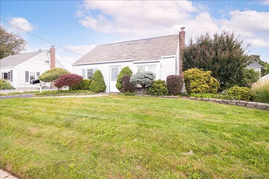 8 Park Circle N, Farmingdale, NY 11735 - #3