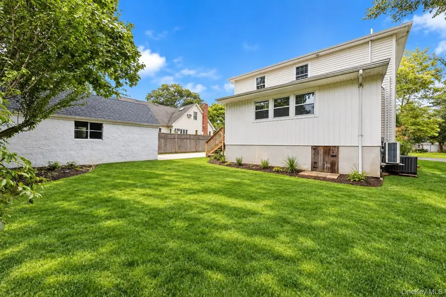 10 Grace Court, Islip, NY 11751 - #2