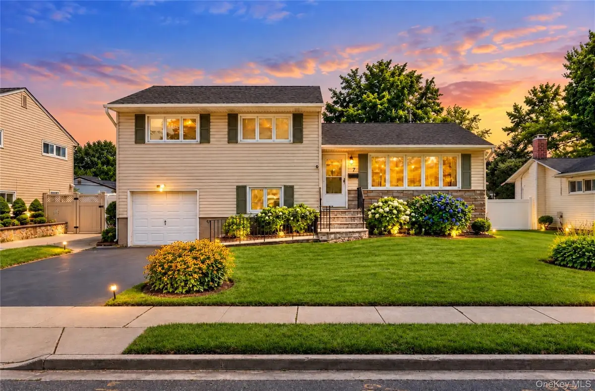 7 Primrose Avenue, Hicksville, NY 11801 - #1