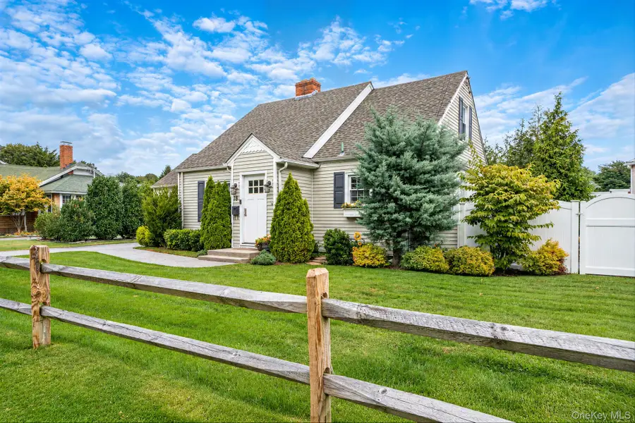 19 Cherry Avenue, West Sayville, NY 11796 - #3