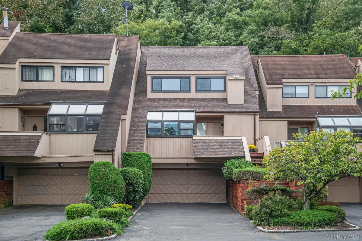 8 John Bean Court, Port Washington, NY 11050 - #1