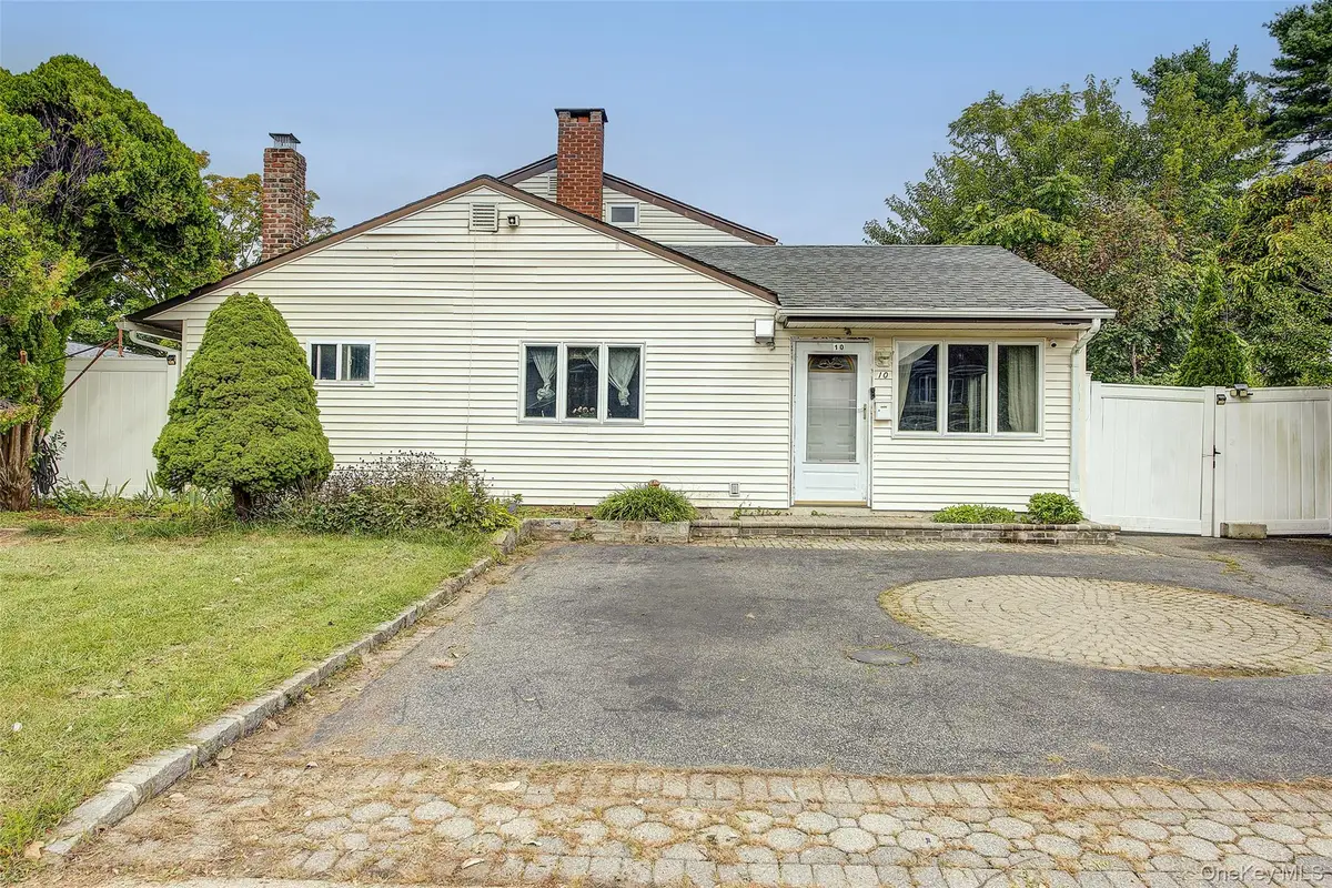 10 Belmont Circle, Syosset, NY 11791 - #1
