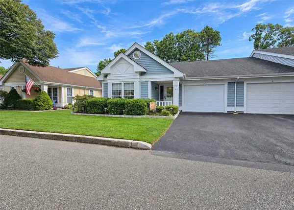 4 Orient Court, Ridge, NY 11961