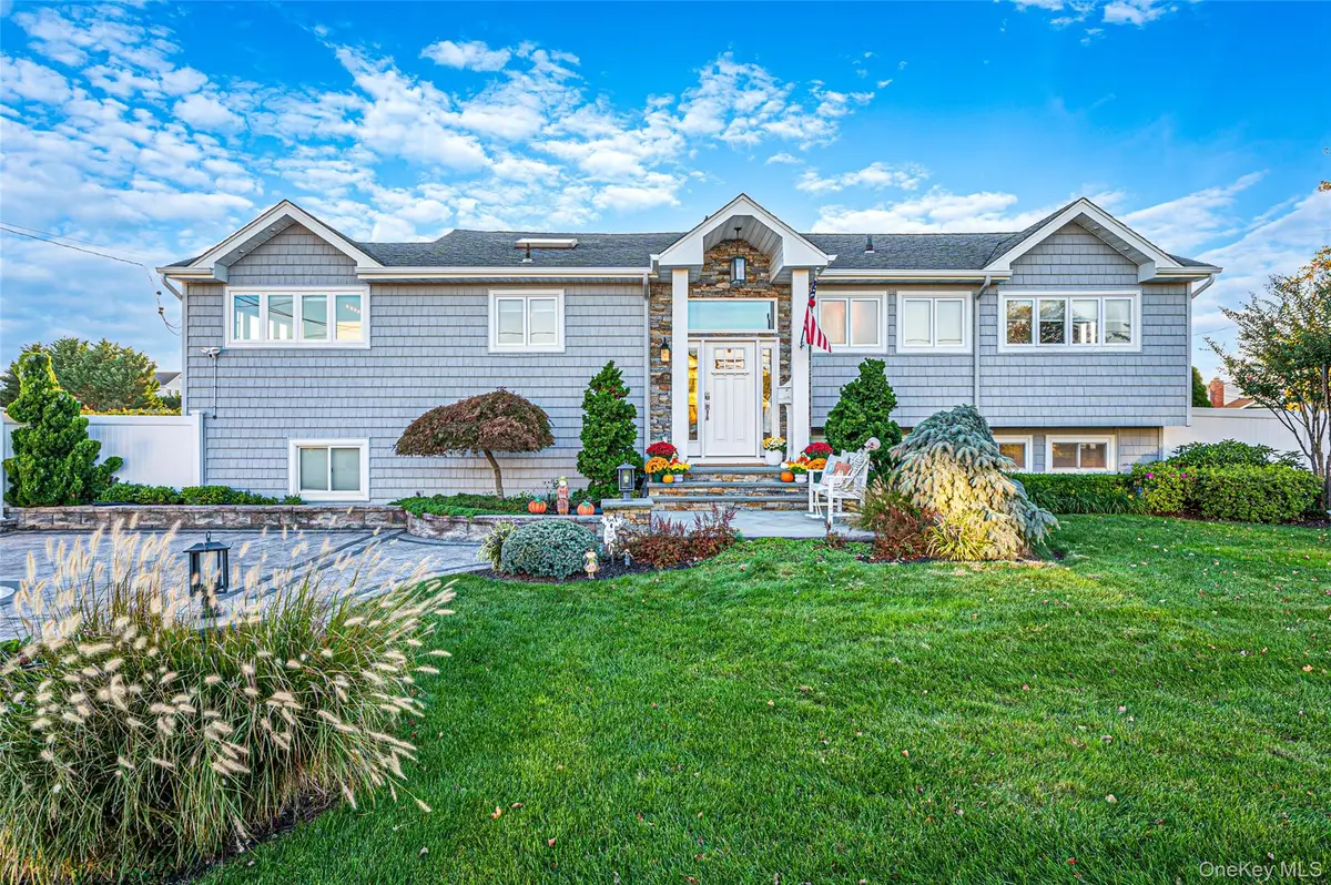 174 Secatogue Lane W, West Islip, NY 11795 - #1