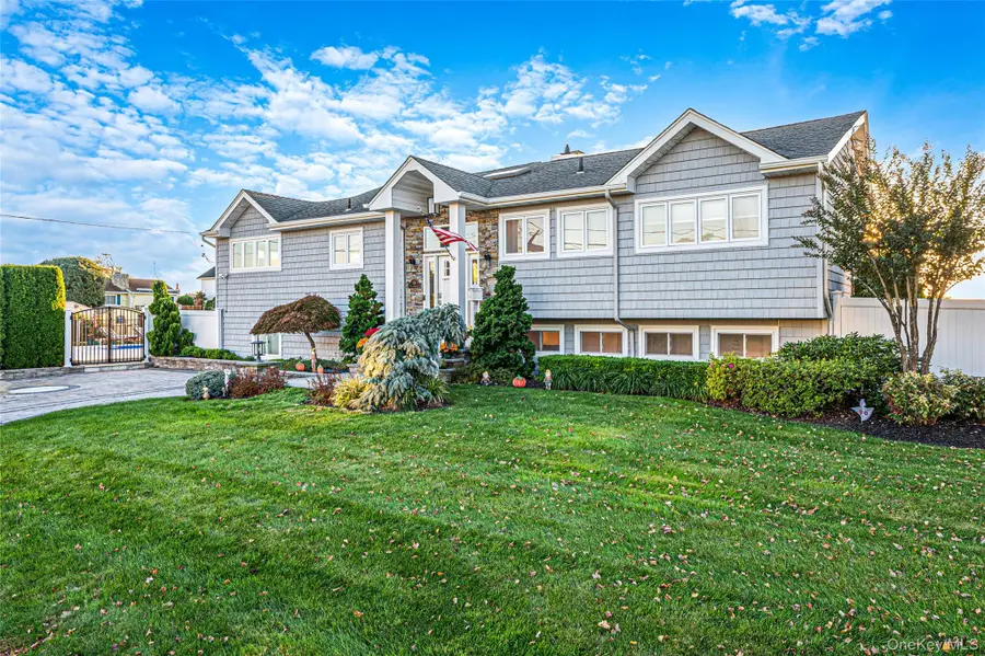 174 Secatogue Lane W, West Islip, NY 11795 - #2