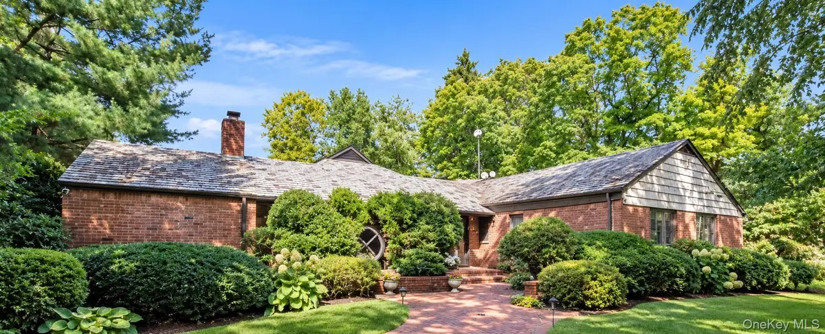 4 Broadlawn Avenue, Great Neck, NY 11024 - #1