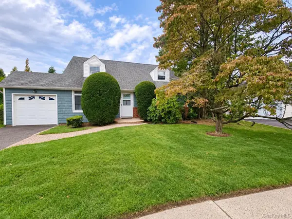 29 Emerson Court, Westbury, NY 11590