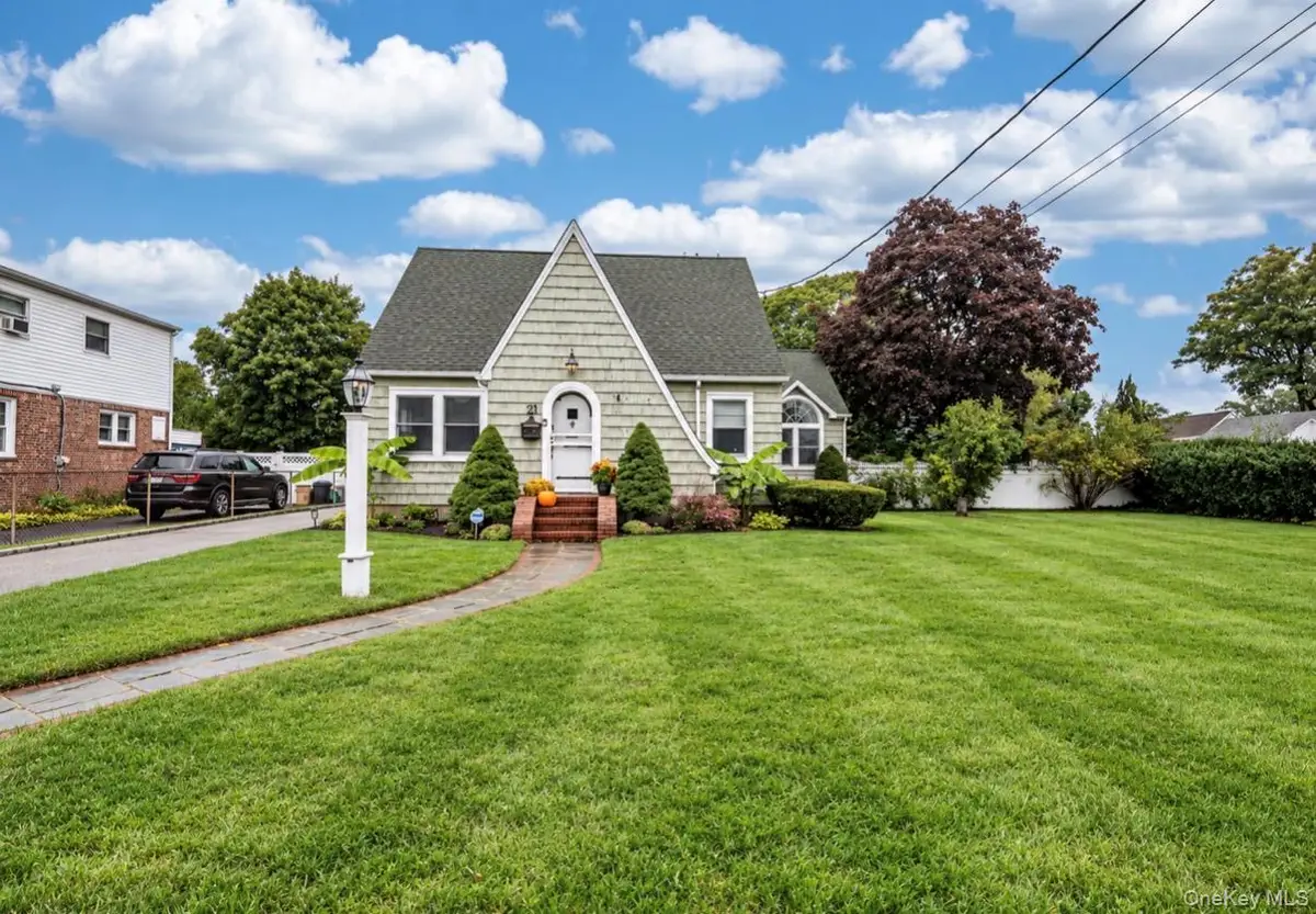 21 James Street, Islip, NY 11751 - #1