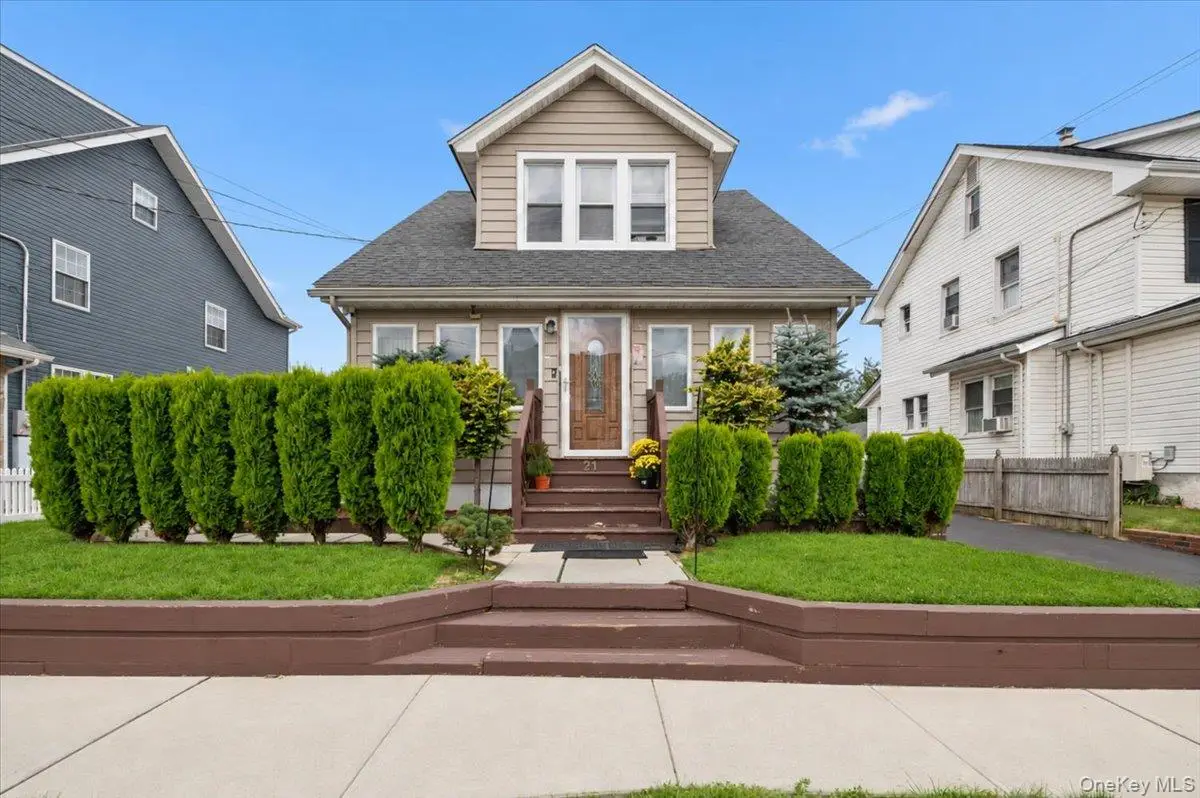 21 E Saint Marks Place, Valley Stream, NY 11580 - #1