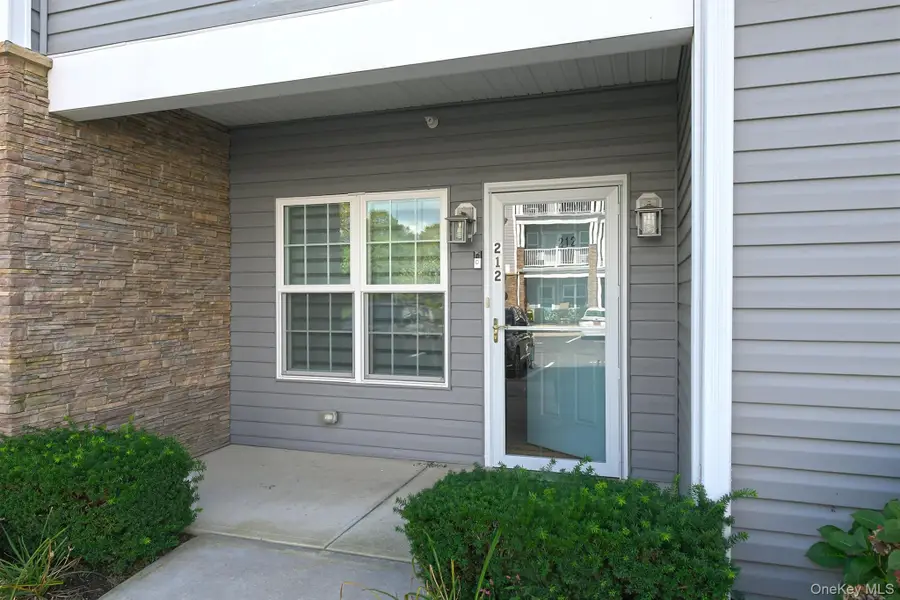 212 Clubhouse Circle #212, Melville, NY 11747 - #3