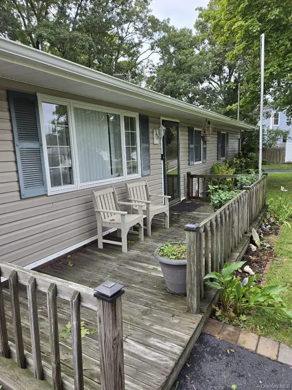 34 Floyd Road, Shirley, NY 11967