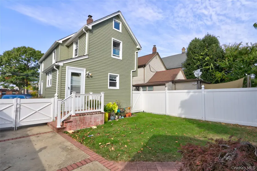 35 Saint Marks Avenue, Rockville Centre, NY 11570 - #2