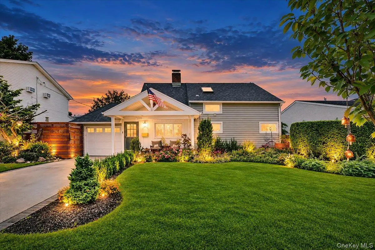 17 Woodpecker Lane, Levittown, NY 11756 - #1