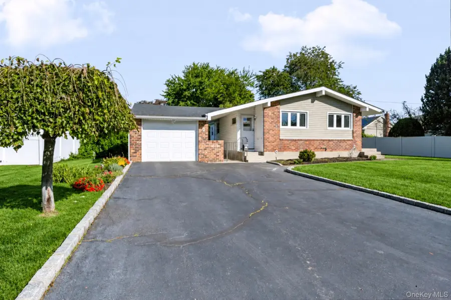 9 Plowboy Path, Commack, NY 11725 - #3