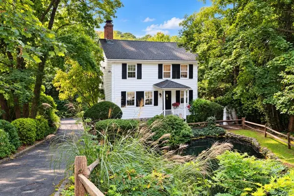 80 E Broadway, Roslyn, NY 11576