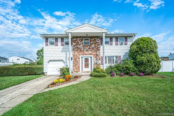 29 Sunshine Lane, Amityville, NY 11701