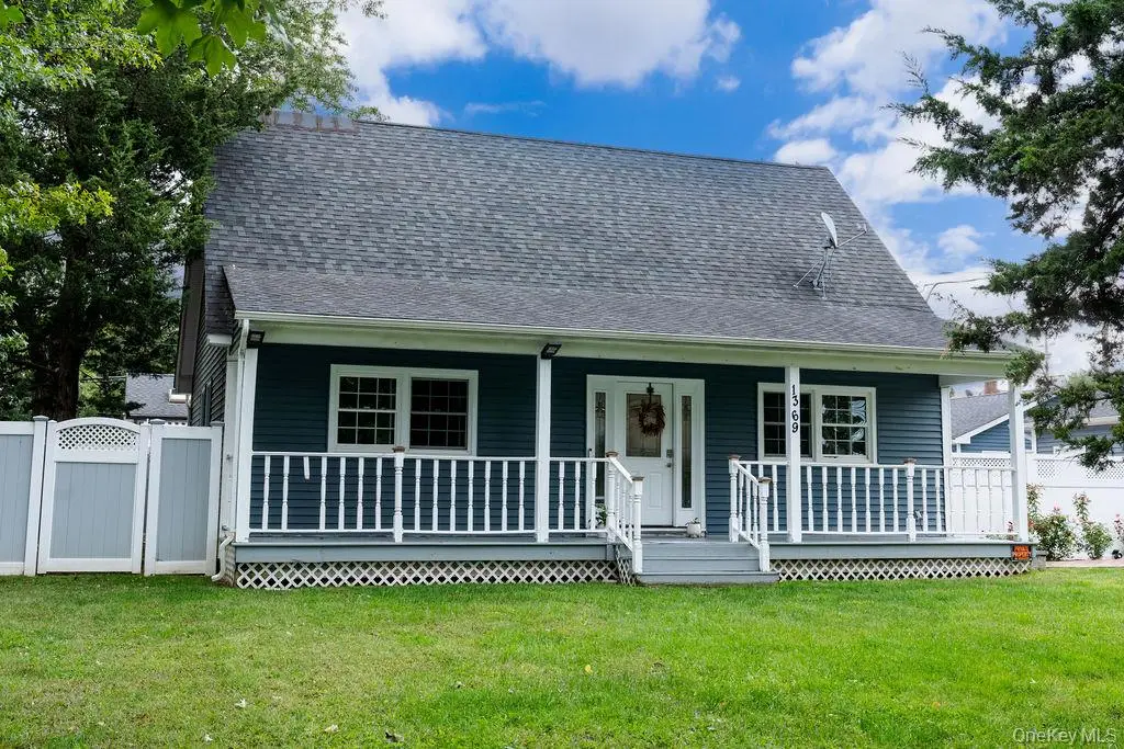 1369 N Clinton Avenue, Bay Shore, NY 11706 - #1
