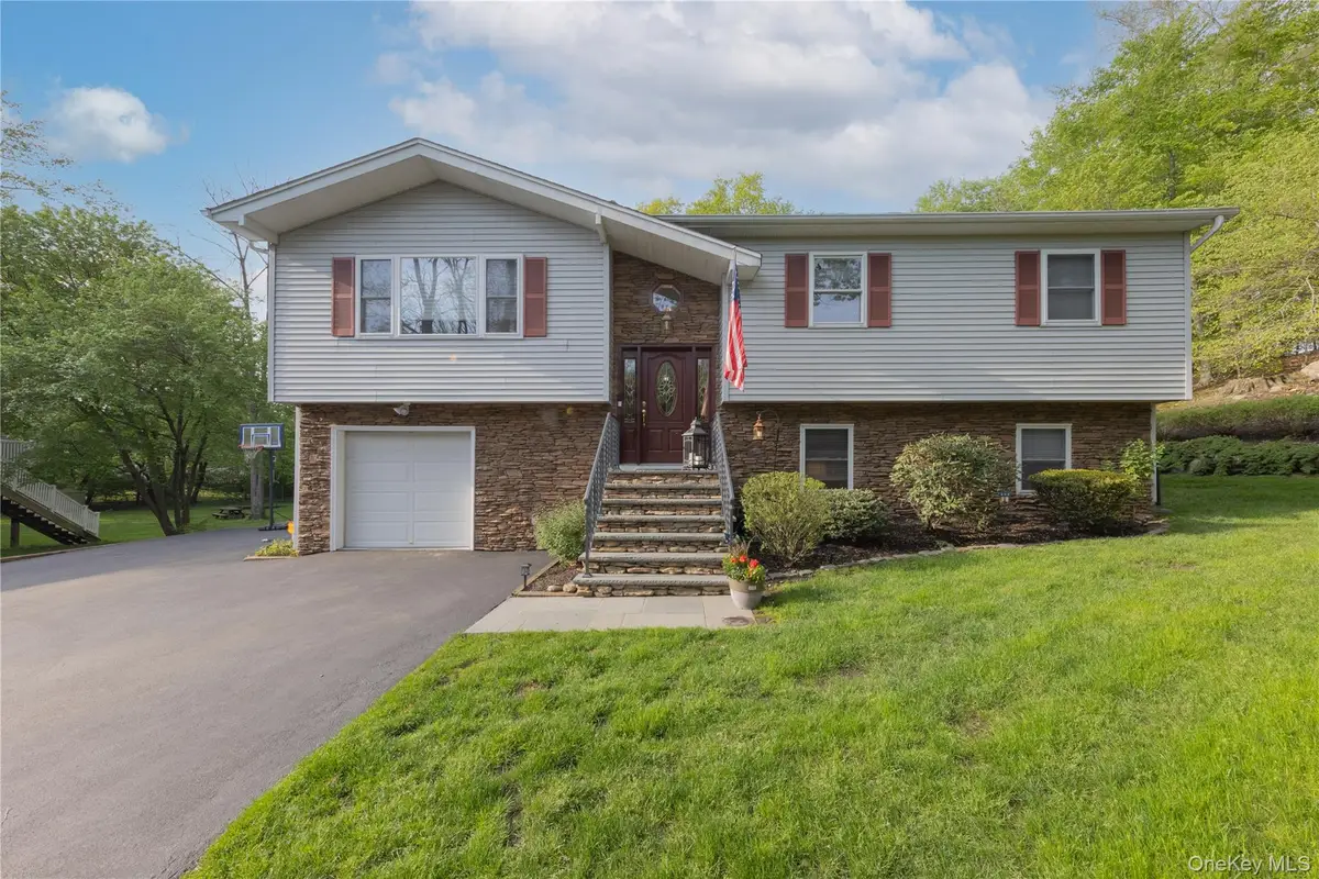 5 Nickolaus Lane, Nanuet, NY 10954 - #1