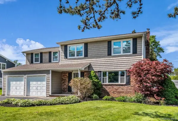 25 Sherry Lane, Hauppauge, NY 11788