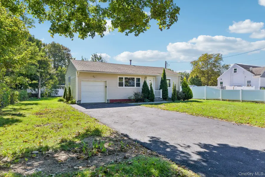 4 Patton Street, Brentwood, NY 11717 - #2