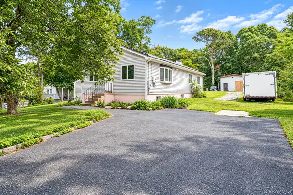 95 W Bartlett Road, Middle Island, NY 11953