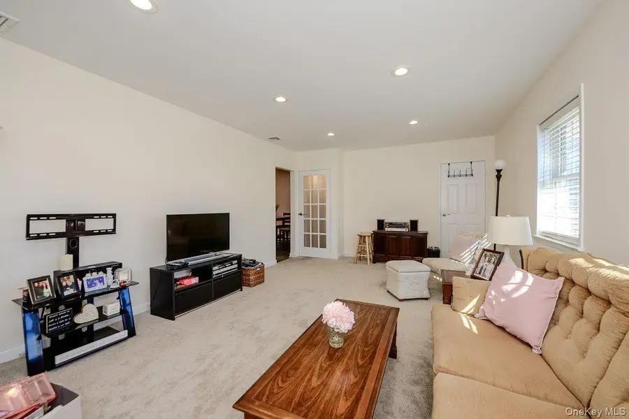 2549 Jerusalem Avenue #2R, North Bellmore, NY 11710 - #2
