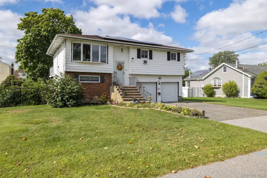 121 W Lake Drive, Lindenhurst, NY 11757 - #2