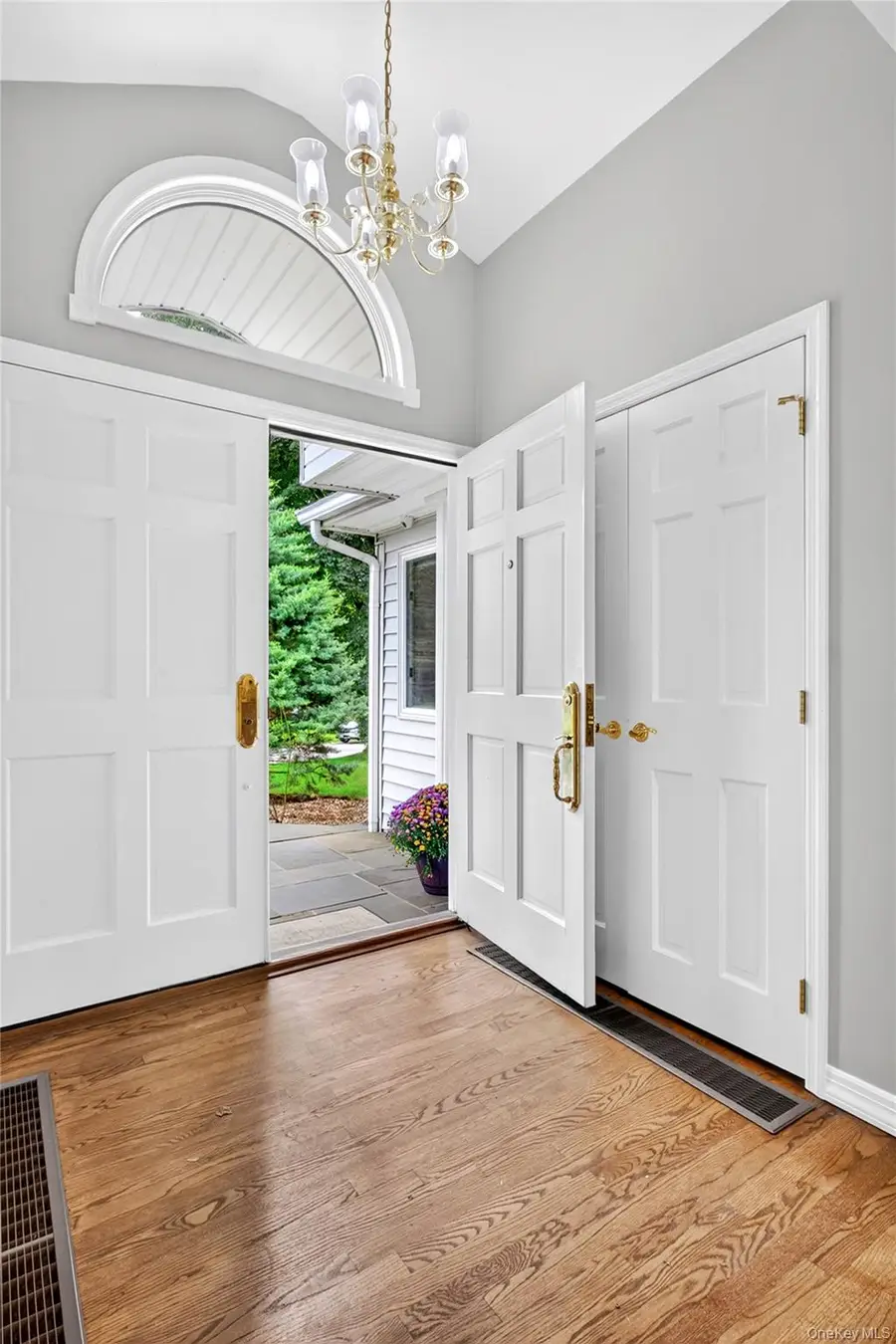 14 Maplewood Lane, East Hills, NY 11576 - #3