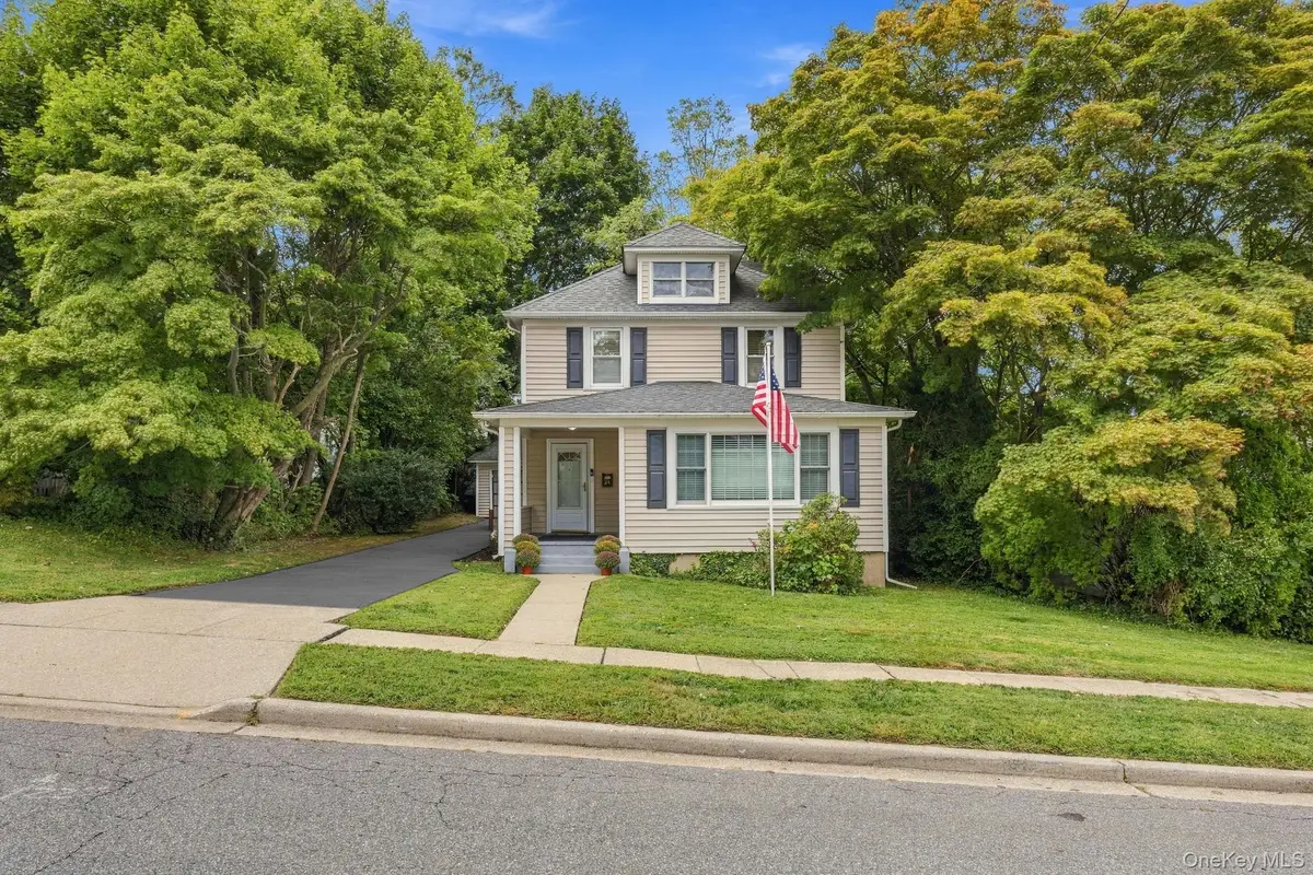 24 Bella Vista Street, Locust Valley, NY 11560 - #1