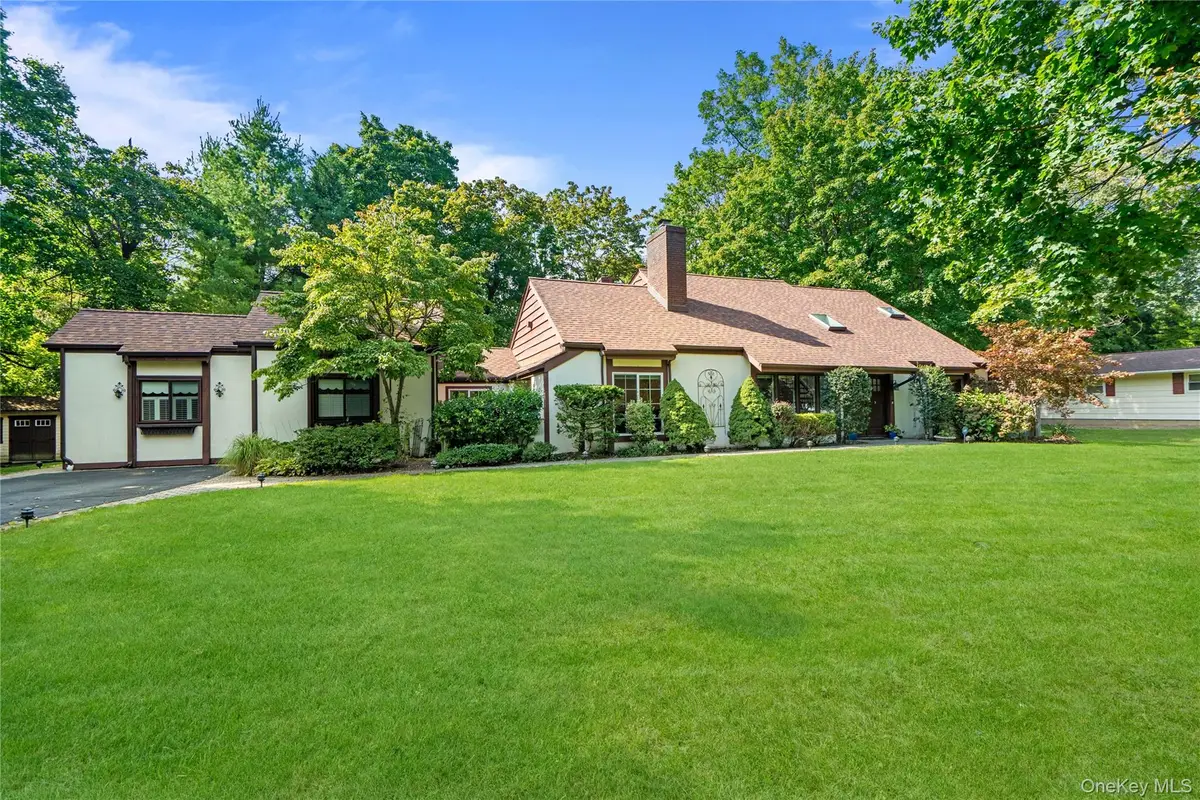 1 W Gate Drive, Huntington, NY 11743 - #1