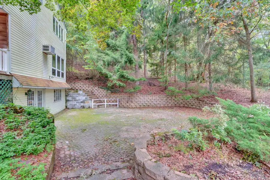 56 E Bartlett Road, Middle Island, NY 11953 - #3
