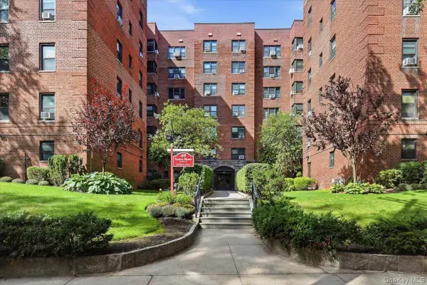 30 Ehrbar #F121, Mount Vernon, NY 10552