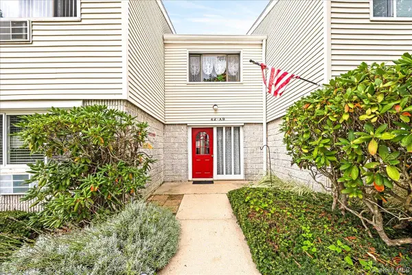 42 Richmond Boulevard #3A, Ronkonkoma, NY 11779