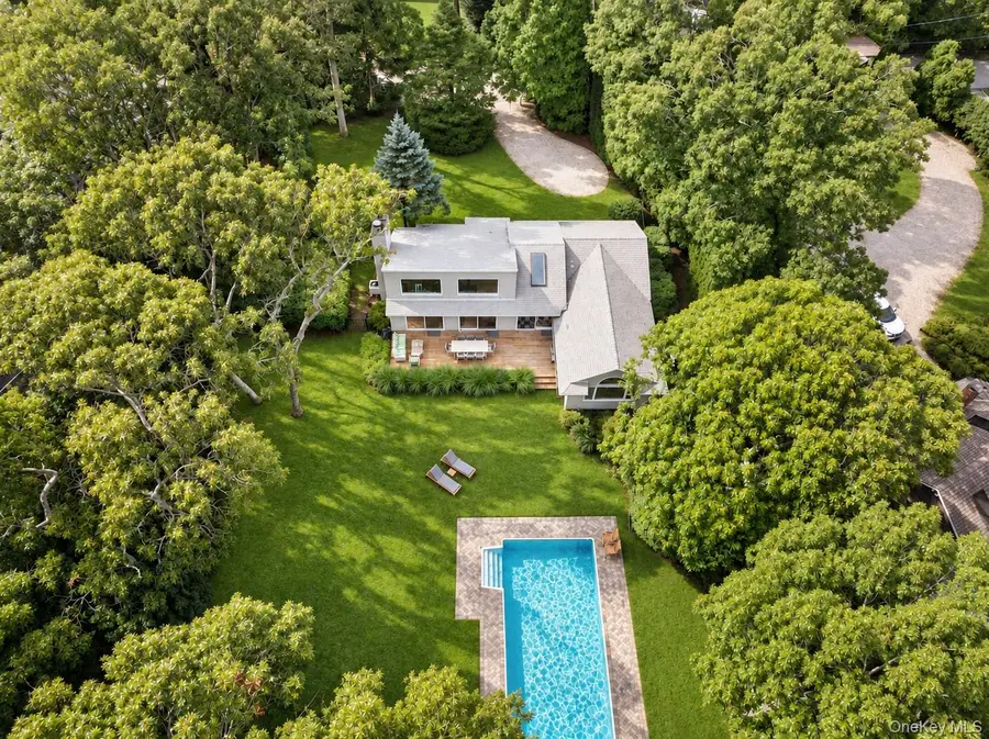 25 Old Squiretown Rd, Hampton Bays, NY 11946 - #3