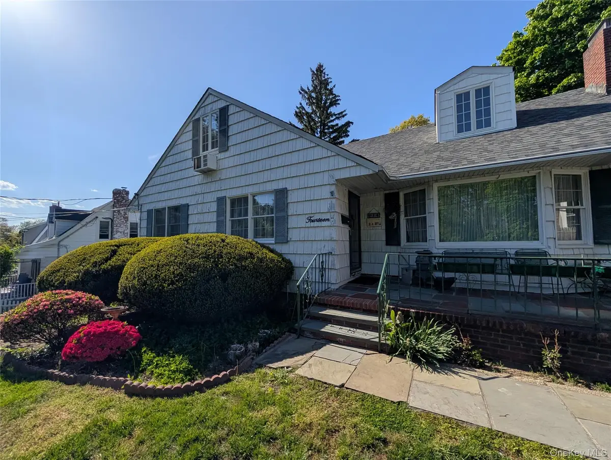 14 Waverly Street, Glen Head, NY 11545 - #1
