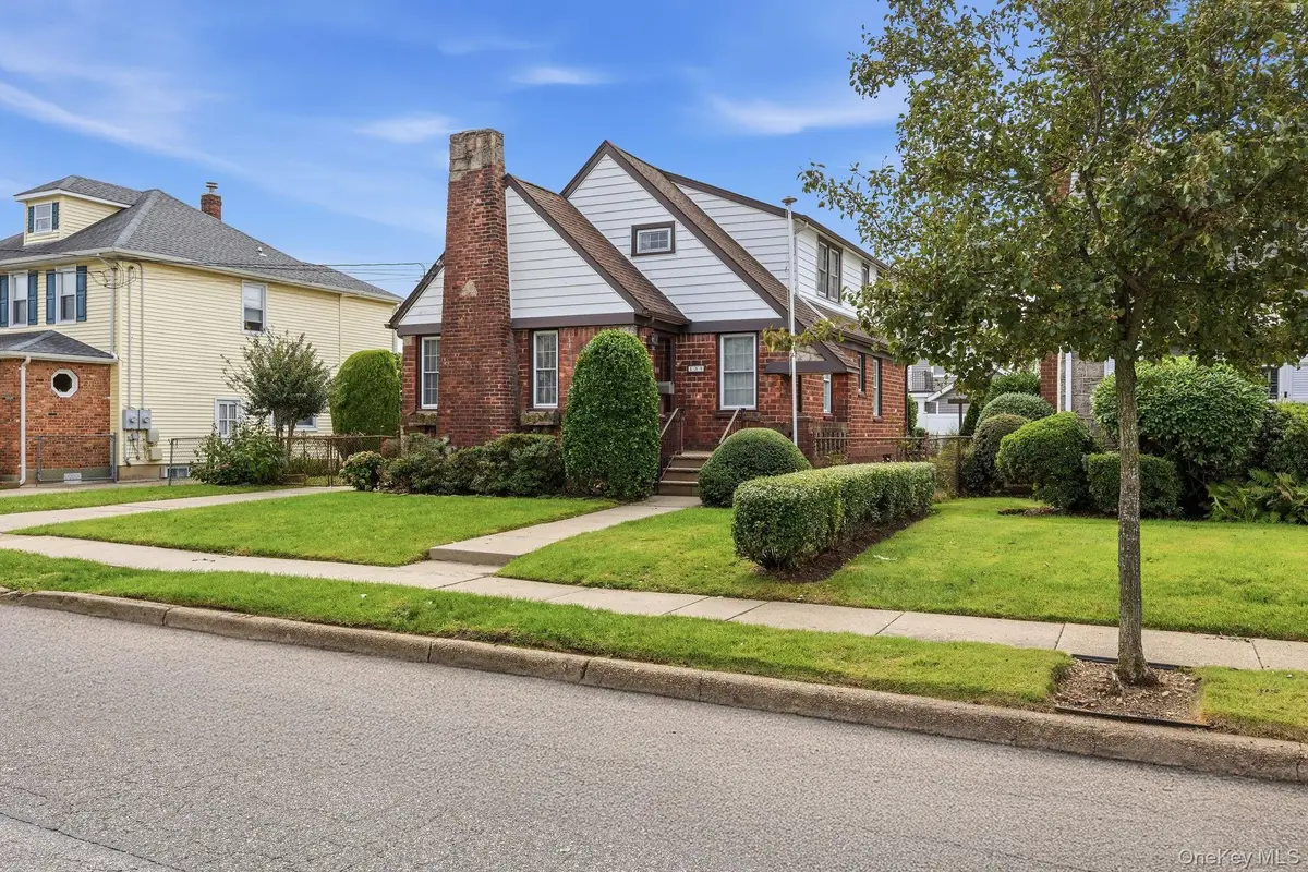 135 Fairfield Avenue, Mineola, NY 11501 - #1