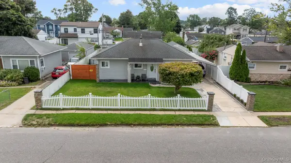 27 Croydon Road, Amityville, NY 11701