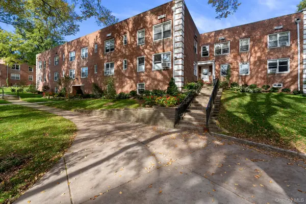 21 Edwards Street #1B, Roslyn Heights, NY 11577